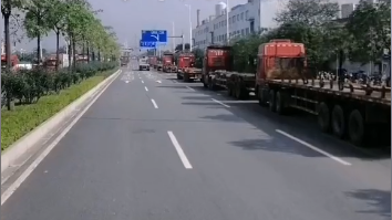 海運價格連跌23周，大量空箱堆積港口！集裝箱物流司機提前回老家過年