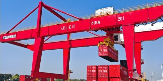 丹陽(yáng)港，鎮(zhèn)江最大的內(nèi)河集裝箱碼頭